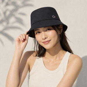 MU 雙面戴漁夫帽 女模特兒施華洛世奇水鑽小魚款穿搭展示