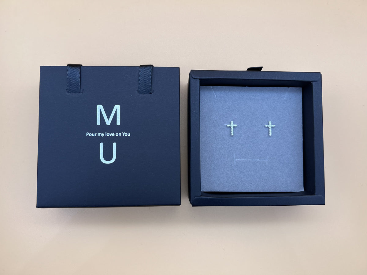 MU ACCESSORIES｜純銀水鑽十字架耳環 E0001