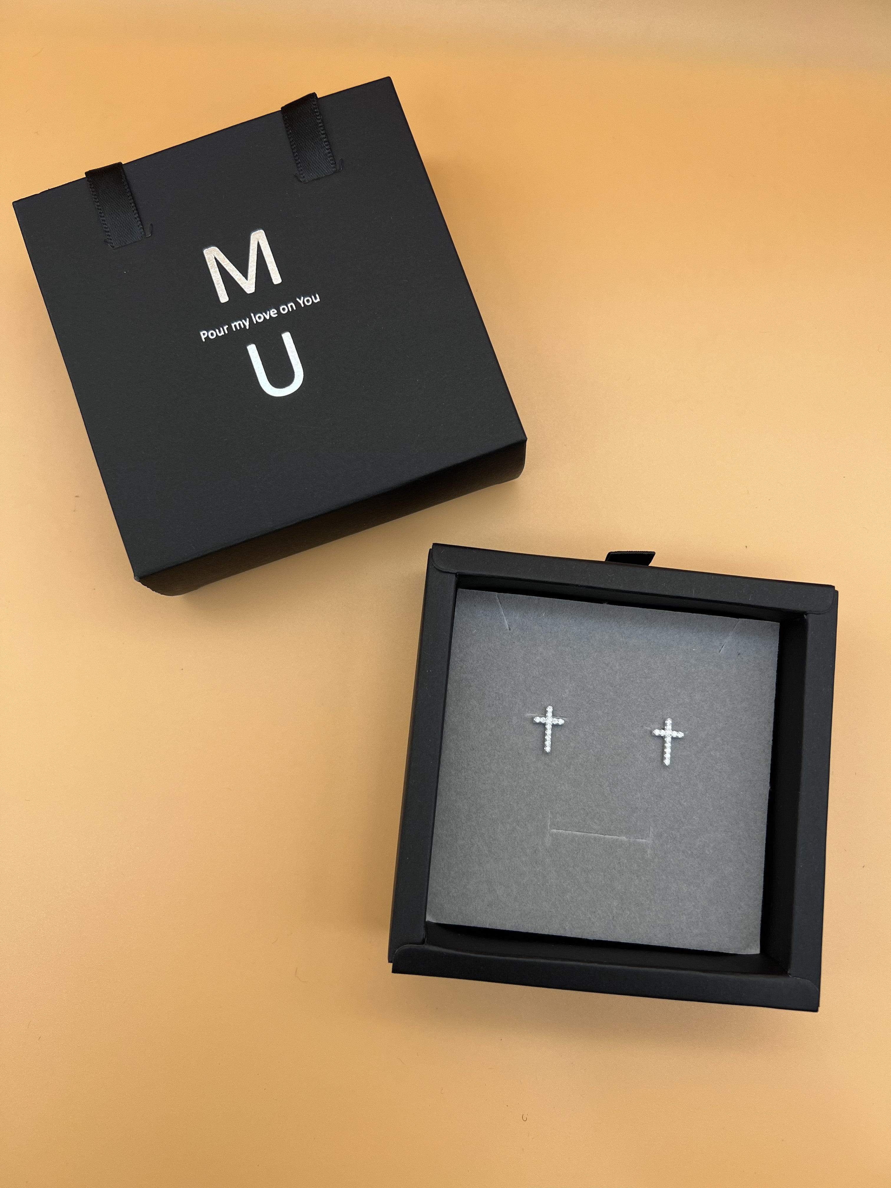 MU ACCESSORIES｜純銀水鑽十字架耳環 E0001