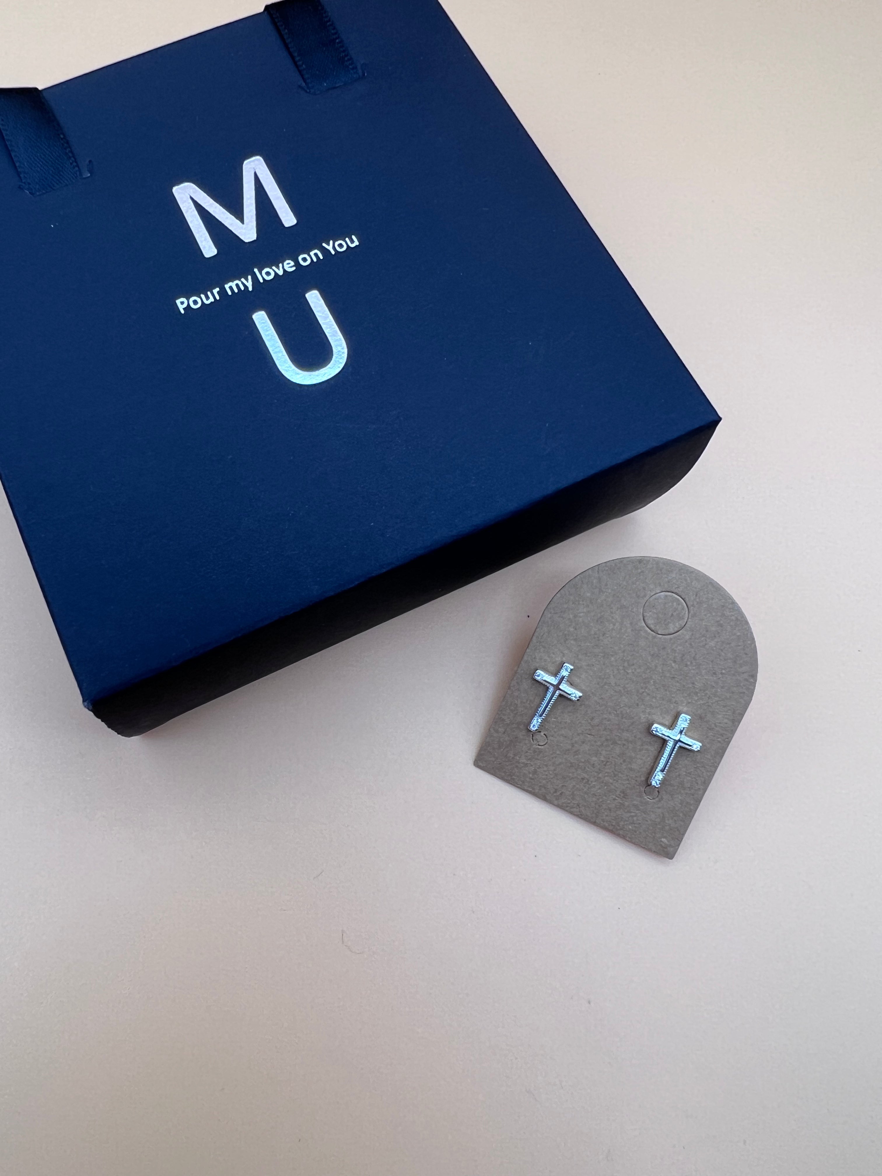 MU ACCESSORIES｜純銀水鑽十字架造型耳釘 E0004