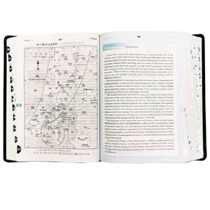 白色皮面索引 7系列中英聖經 NIV／和合本內頁展示，呈現聖經地圖、英文書卷介紹與側邊索引