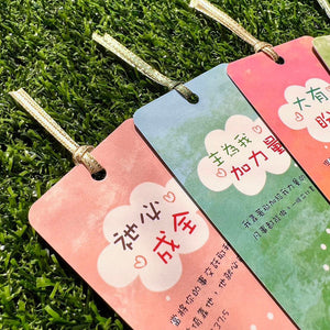 信仰經文小書卡系列局部細節展示，呈現彩色插畫與文字設計