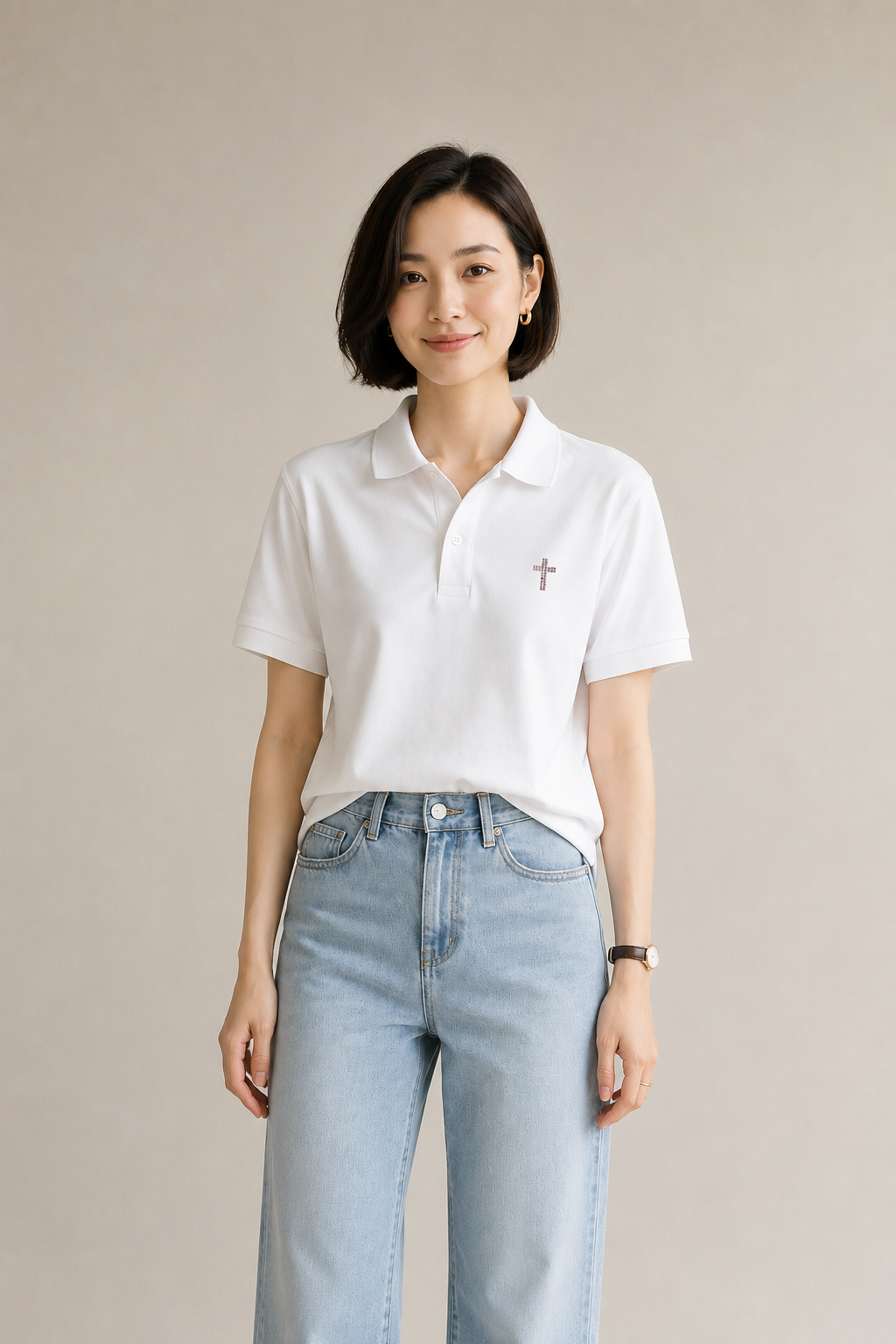 MU 耶穌的肋旁蜜桃色施華洛世奇水鑽小十字架 Polo衫 白色女模特兒正面穿搭展示